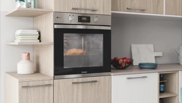 Indesit IFWS 3841 JH IX: Τεχνολογία Turn & Go Steam & Λειτουργία Freasky Cook