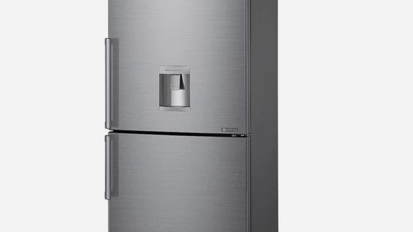 LG GBF567PZCMB Ψυγειοκαταψύκτης 461lt Full No Frost Υ185xΠ70.5xΒ74cm Inox: Πίνεις νερό και από έξω